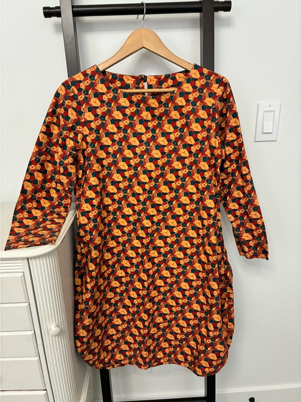 Women's Geometric Print Shift Dress in Orange and Yellow
